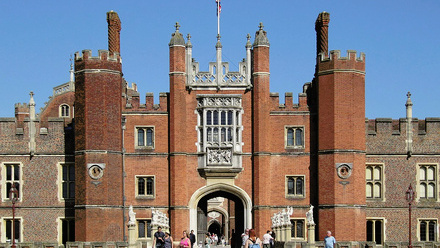 Great_Gate,_Hampton_Court_Palace.jpg