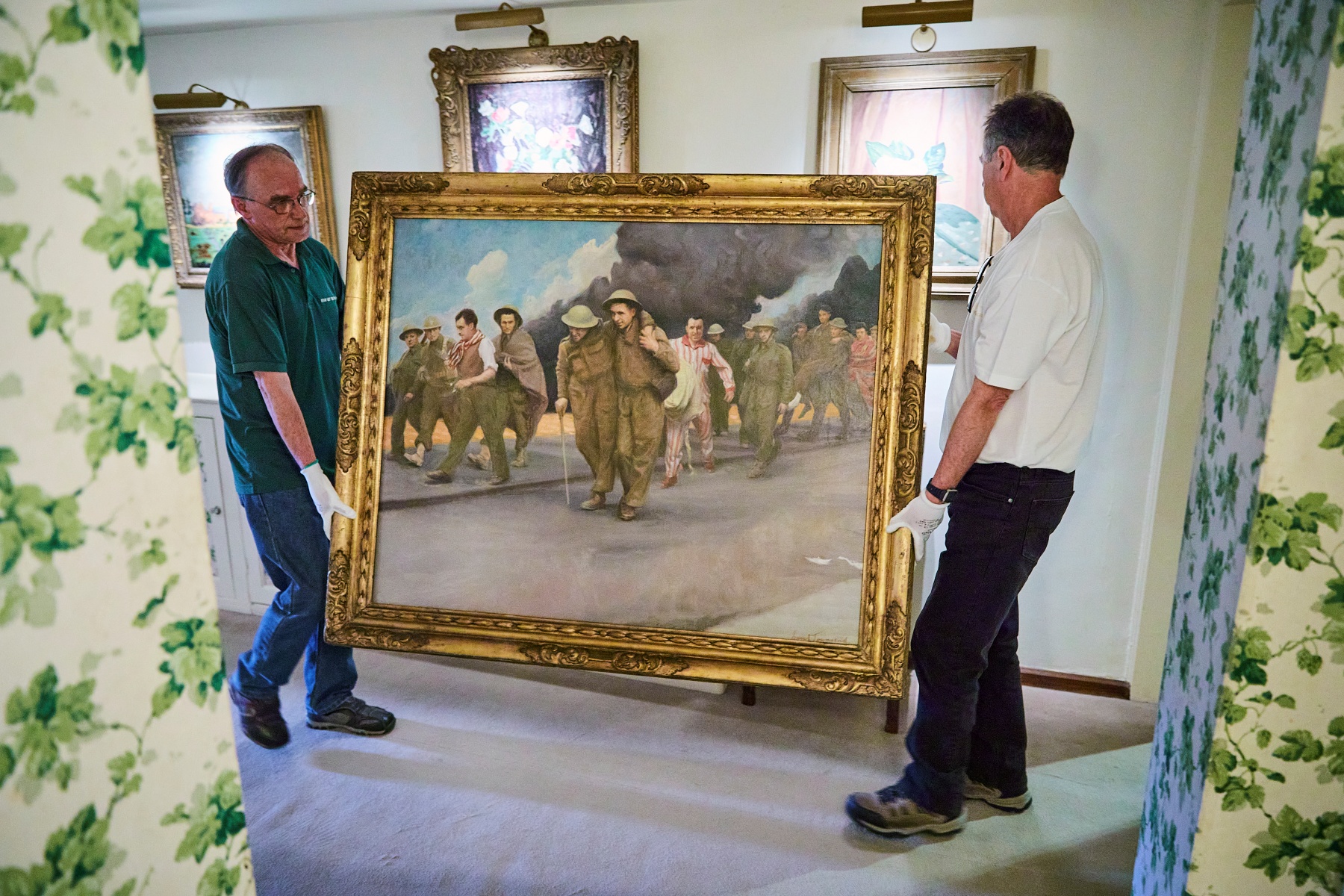 Carrying the Dunkirk painting to the Chartwell landing to be displayed, credit NT Images-Arnhel de Serra.jpg