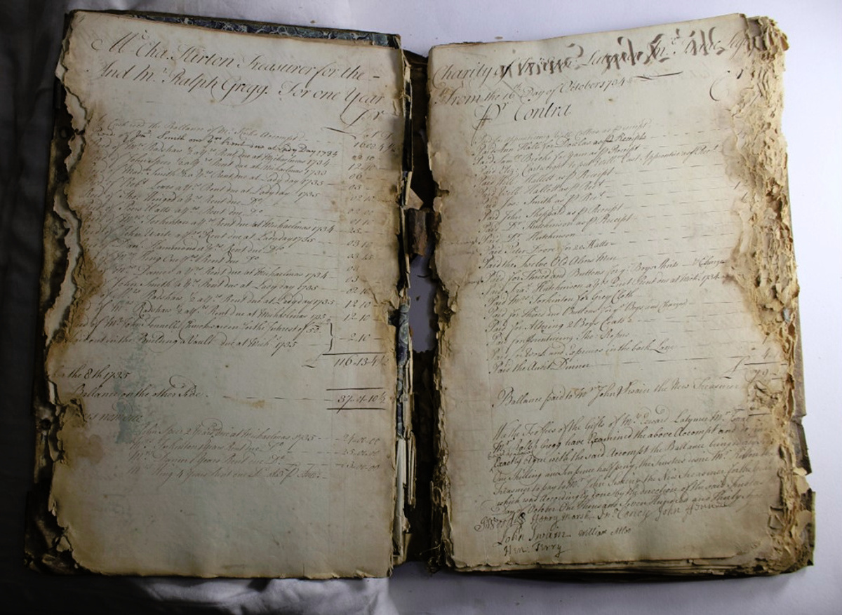 Accounts of the Latymer Charity 1727-1804 Textblock Before Conservation
