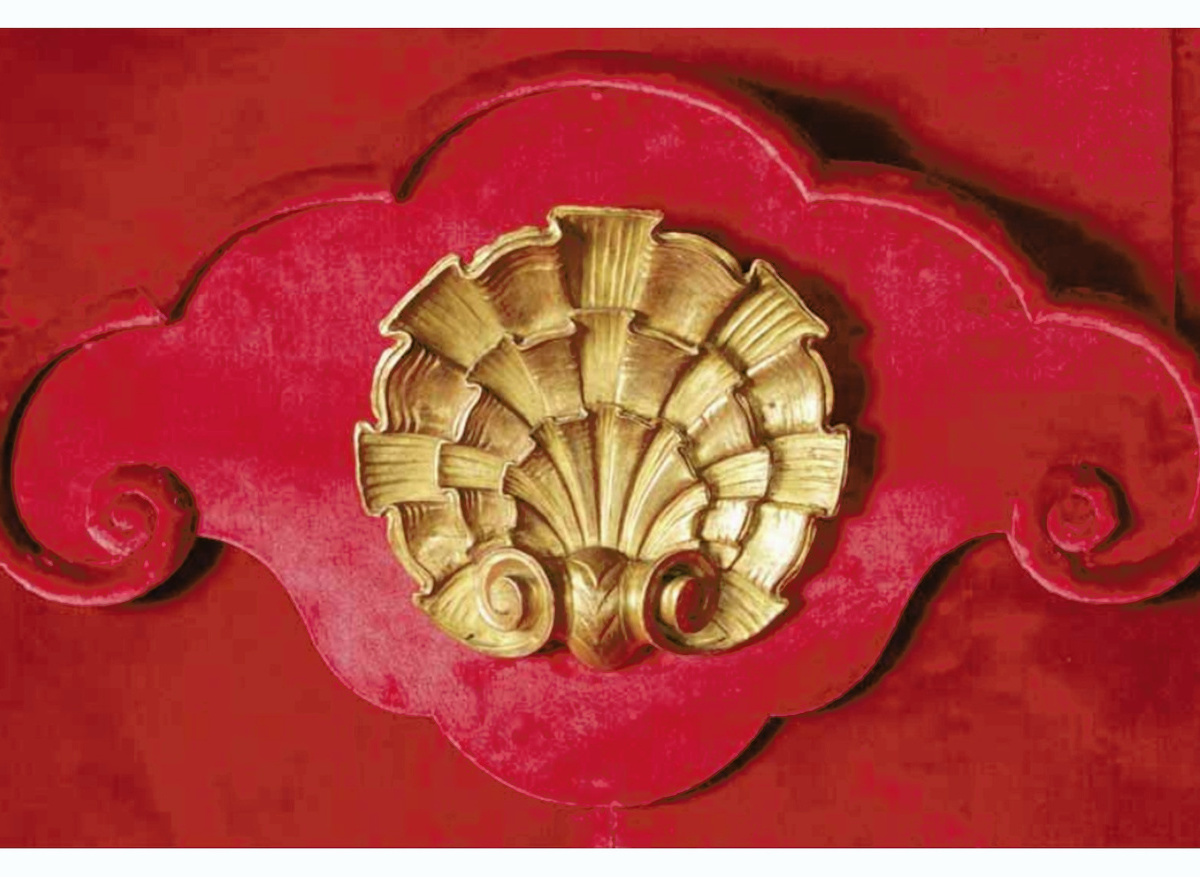 After giltwood shell motif on the bed has was conserved