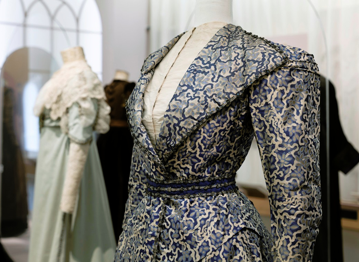 Out Shopping – The Dresses of Marion & Maud Sambourne (1880-1910)