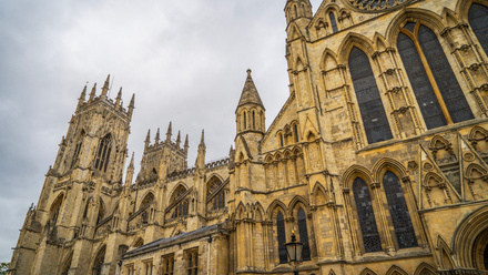 York_Minster_(31310135538).jpg