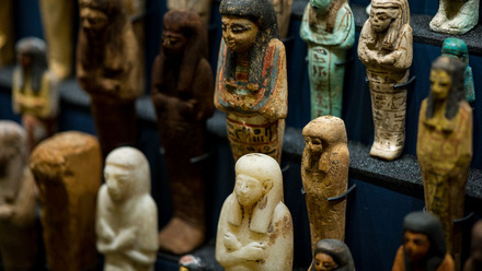 UCL_PetrieMuseum_Shabtis_PhotoKirstenHolst.jpg