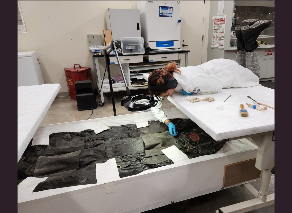  Adaption of lab facilities in order to access the entirety of Charles Lindbergh's 1927 rubber Airraft during a routine clean