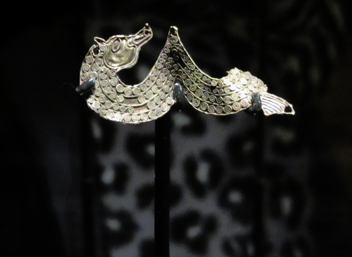 Mounting of Staffordshire Hoard objects for loan exhibition, “Warrior Treasures”, Stoke Potteries Museum and Art Gallery, various venues, 2016