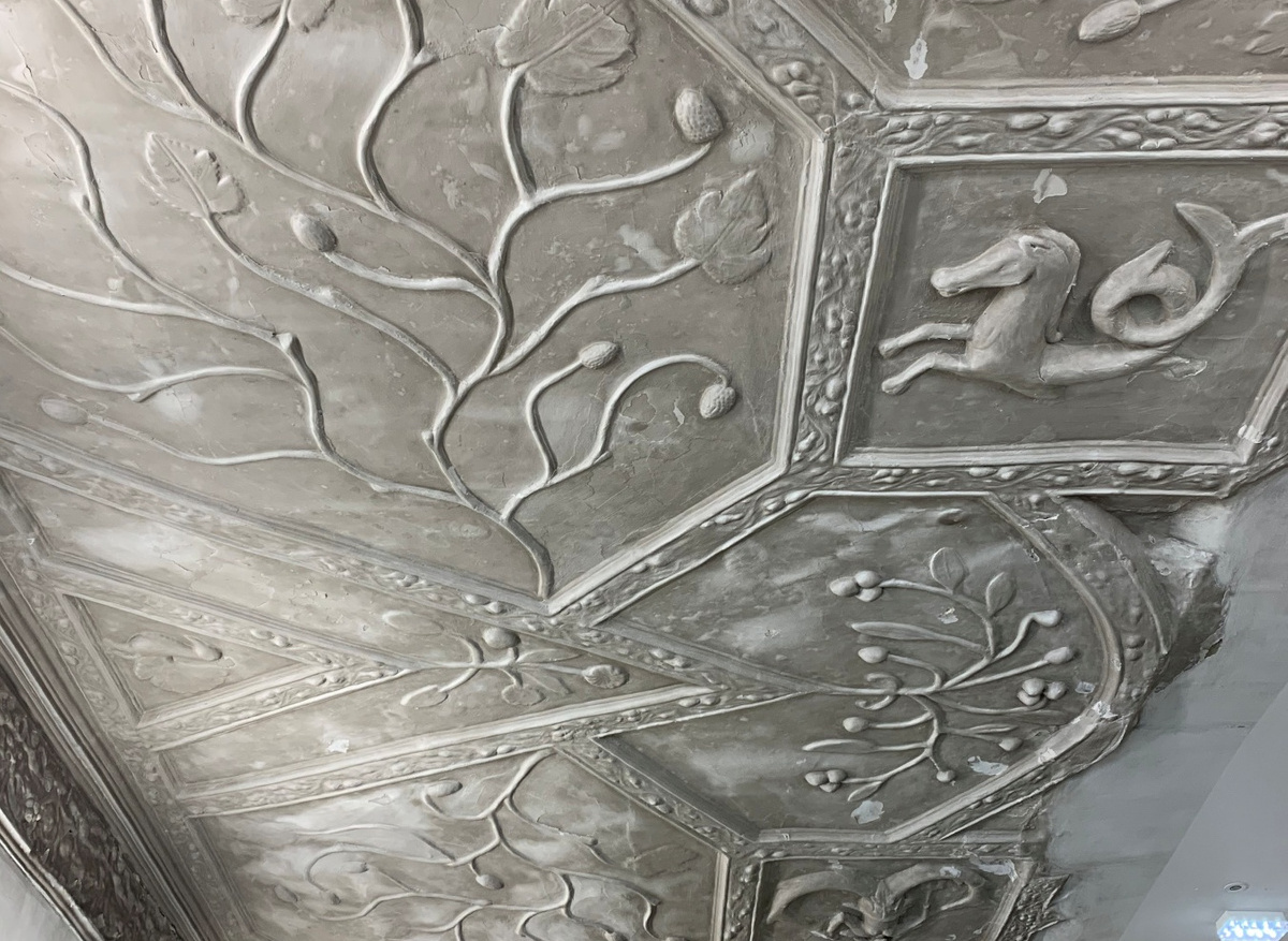Chichester Main ceiling before treatment