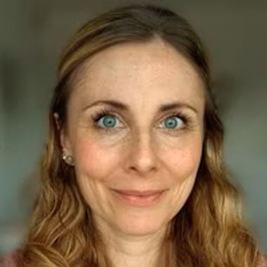Dr Nicola  Emmerson