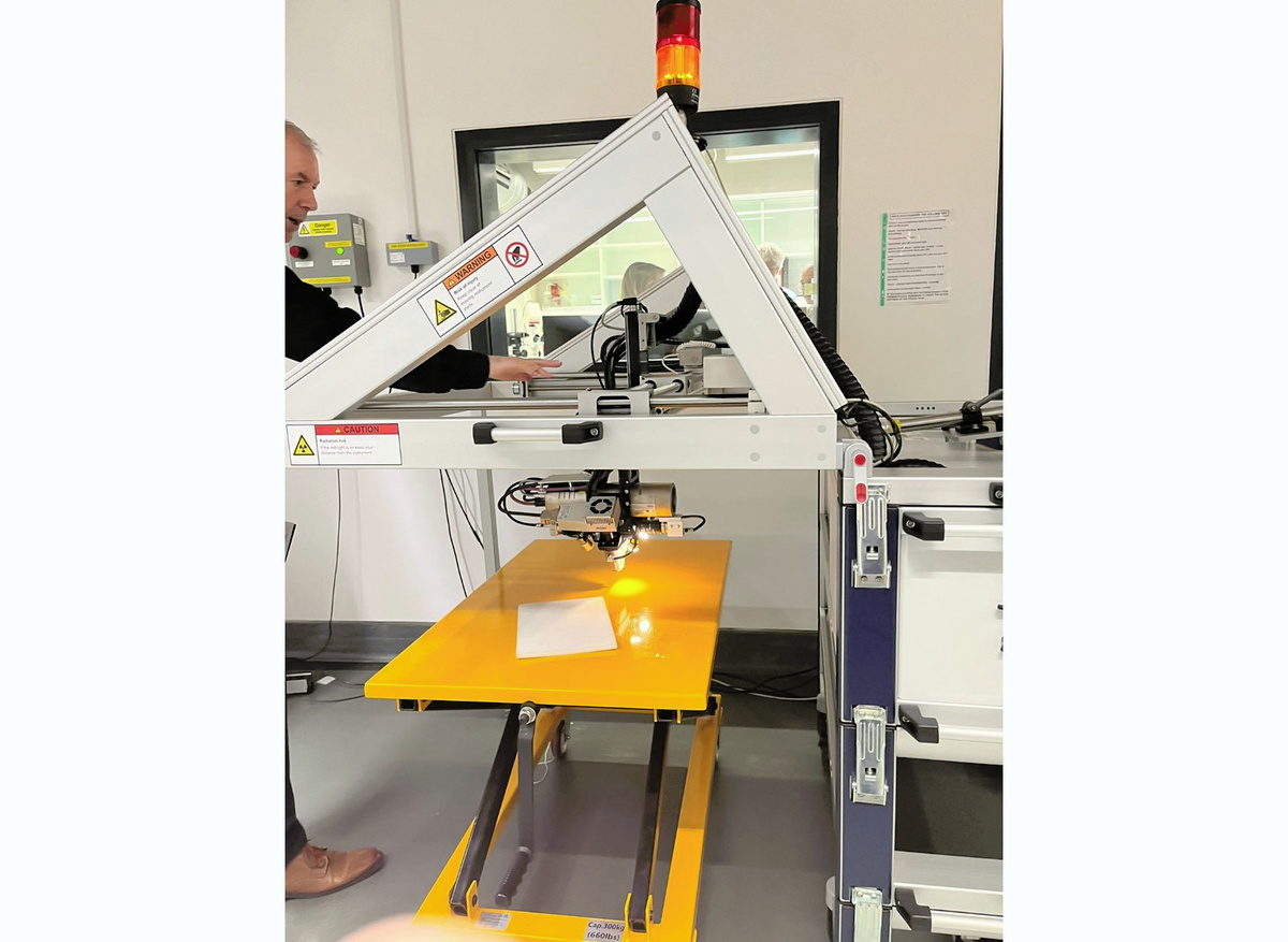 X-ray fluorescence machine 