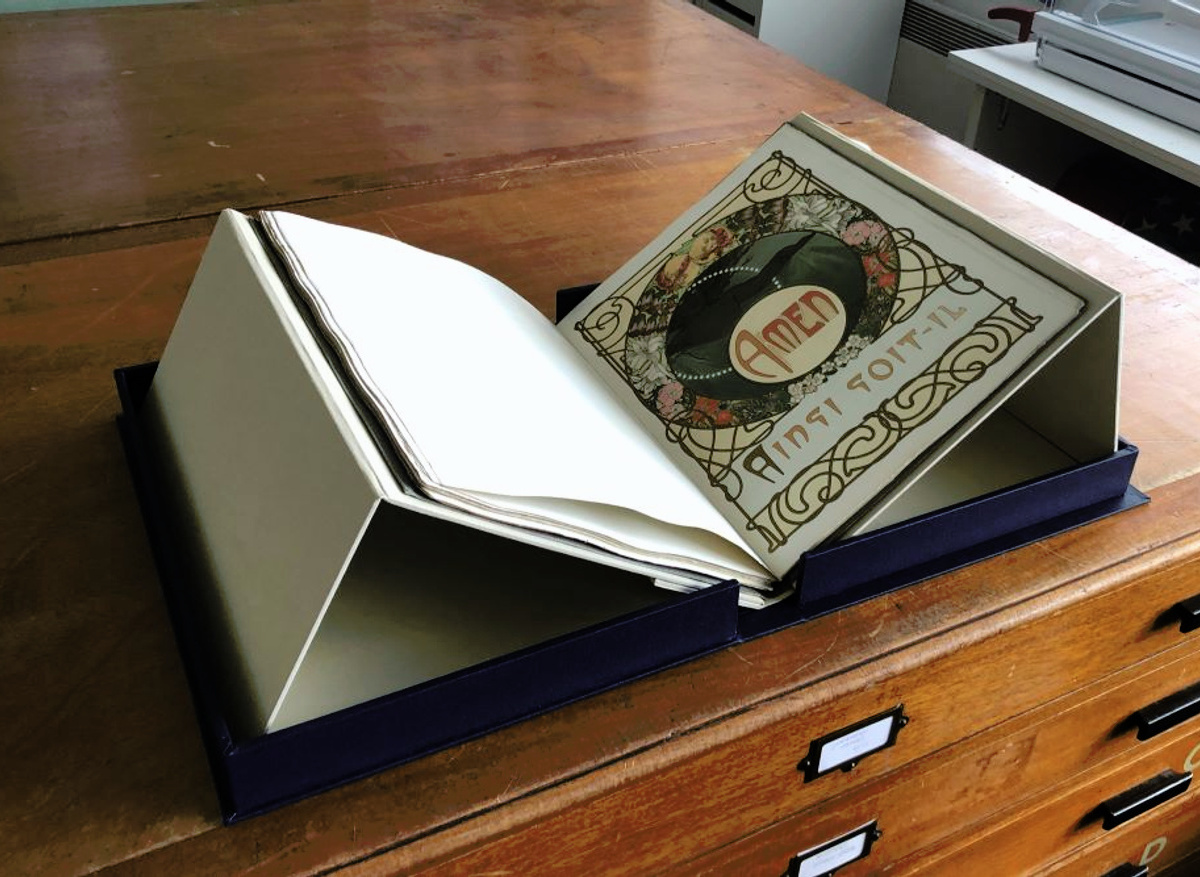 Drop-spine box